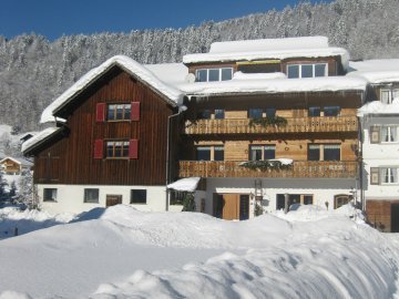 Aussenansicht im Winter vom Haus Christine in Bezau