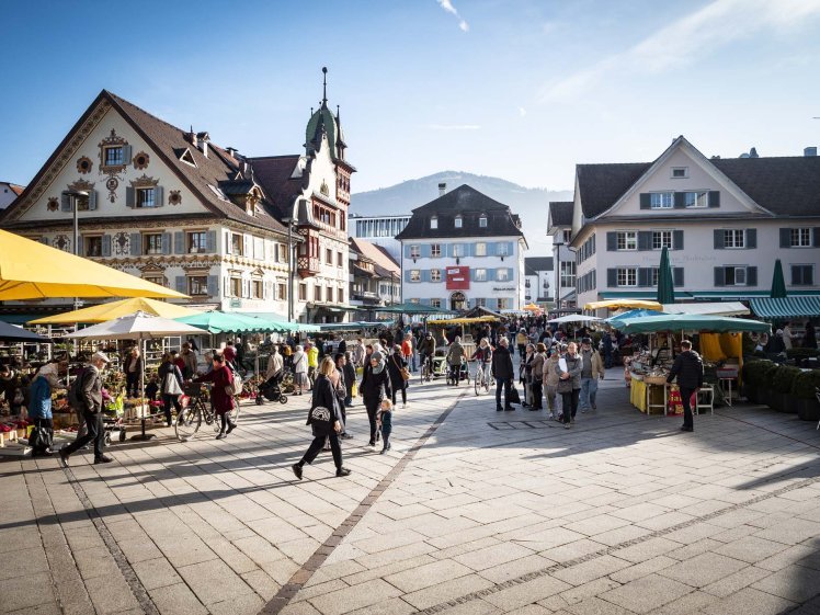 DornbirnerWochenmarkt(c)DornbirnTourismus&StadtmarketingGmbH_www.fasching.photo (40) Wochenmarkt (c) Studio Fasching - Dornbirn Tourismus & Stadtmarketing GmbH (1).jpg